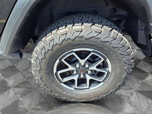 Used 2025 Jeep Wrangler Unlimited Rubicon AWD/4WD image 23