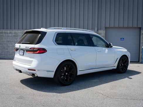 Used 2023 BMW X7 xDrive40i w/ Executive Package AWD/4WD image 18