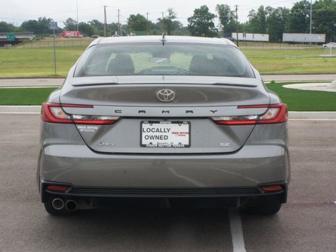 Used 2025 Toyota Camry SE FWD image 3