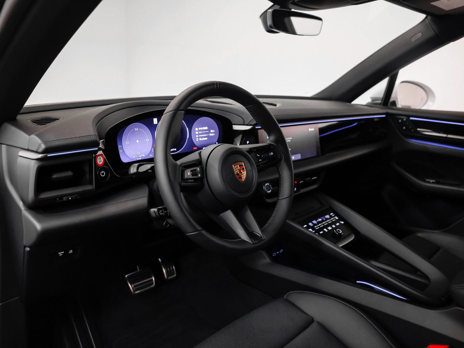 Certified 2025 Porsche Macan 4S Electric AWD/4WD image 34