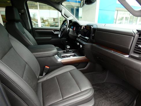 Used 2023 GMC Sierra 1500 SLT w/ SLT Convenience Package image 17