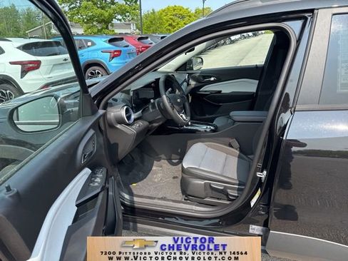New 2025 Chevrolet Trax LT w/ Driver Confidence Package image 11
