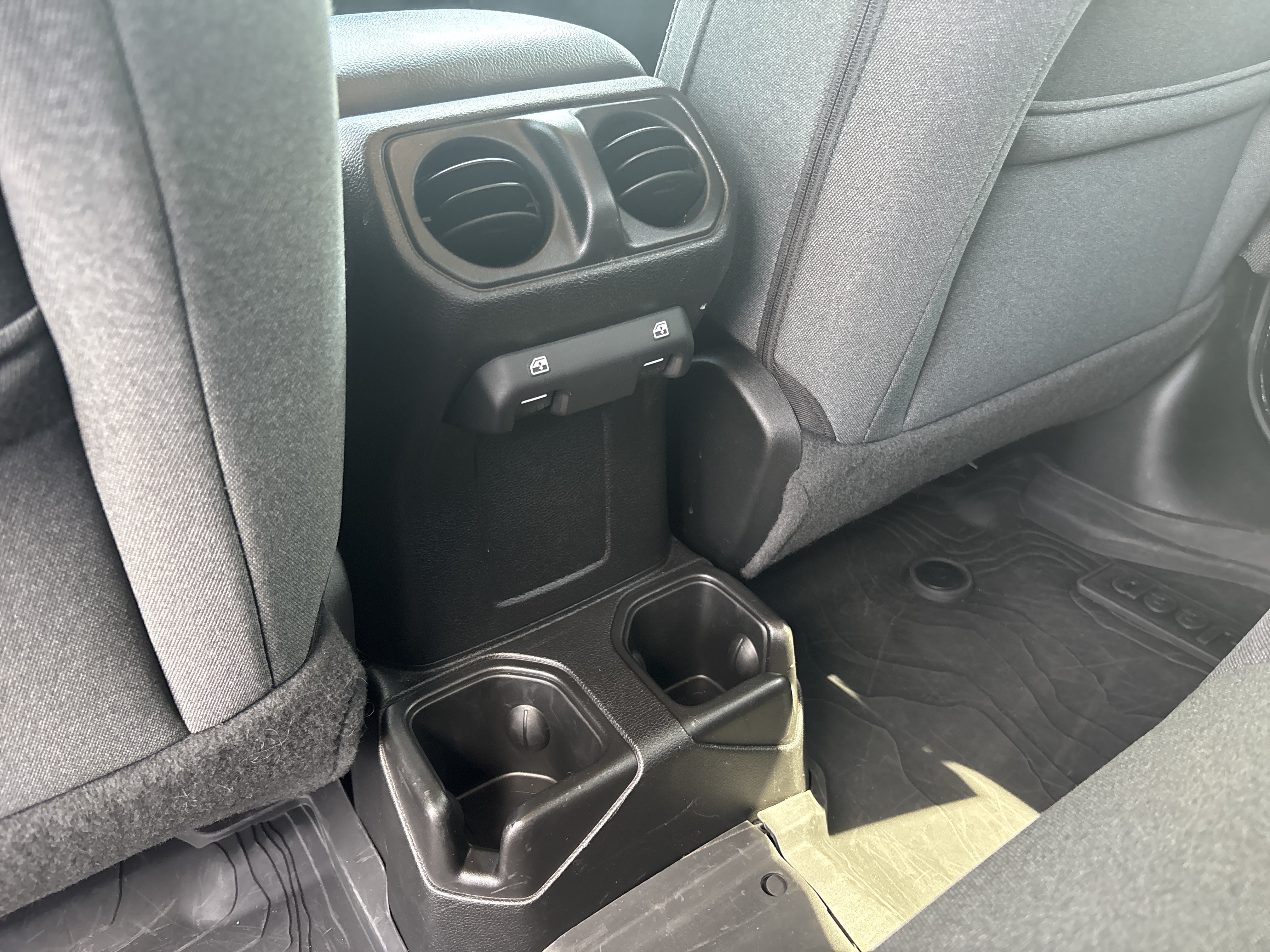Used 2024 Jeep Gladiator Sport AWD/4WD image 32