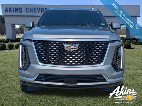 Used 2025 Cadillac Escalade Premium Luxury AWD/4WD image 9