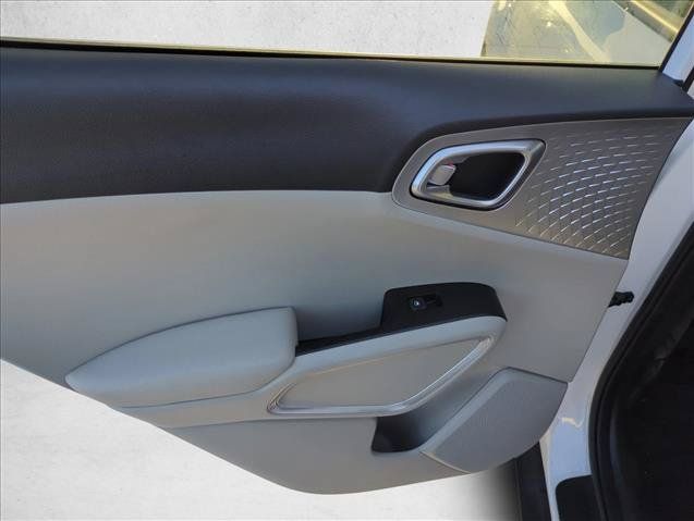 Used 2025 Kia Soul LX FWD image 8