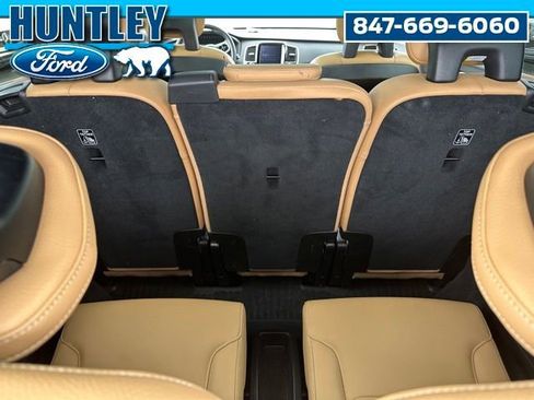 Used 2018 Volvo XC90 T5 Momentum w/ Momentum Plus Package AWD/4WD image 12