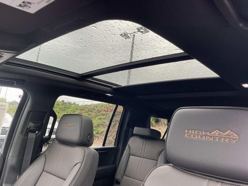 New 2025 Chevrolet Suburban High Country image 29