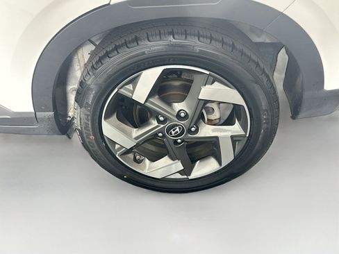 Used 2023 Hyundai Venue SEL image 11