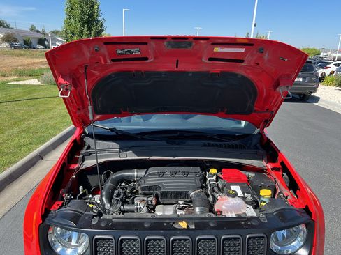 Used 2022 Jeep Renegade Trailhawk w/ Trailer Tow Group AWD/4WD image 10