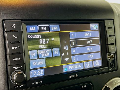 Used 2018 Jeep Wrangler Unlimited Sahara w/ Connectivity Group image 13