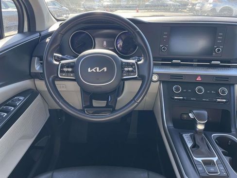 Used 2024 Kia Carnival LX image 29