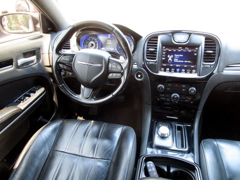 Used 2019 Chrysler 300 S image 9