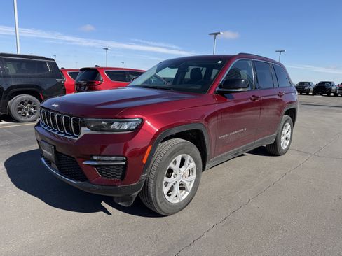 Used 2023 Jeep Grand Cherokee Limited image 2