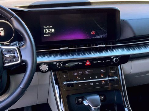 Used 2022 Kia Carnival SX Prestige image 7