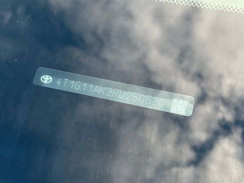 Used 2024 Toyota Camry SE image 25