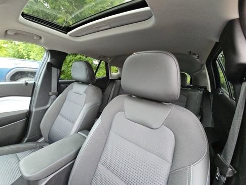 Used 2024 Chevrolet Trax LT w/ Sunroof Package FWD image 7