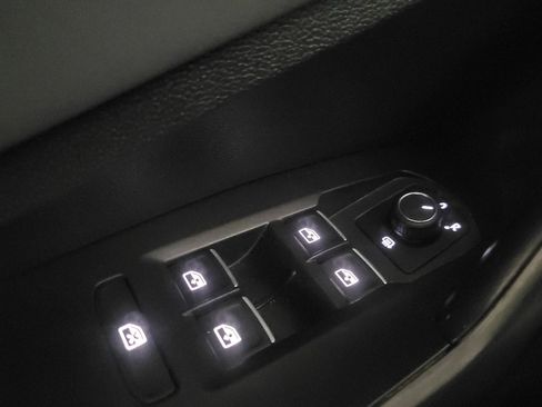 Used 2025 Volkswagen Jetta SE FWD image 27