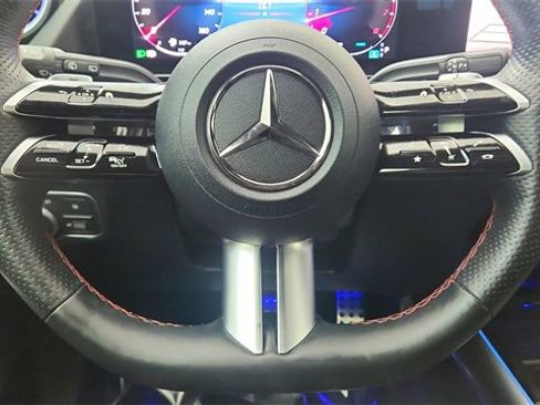 Used 2025 Mercedes-Benz GLA 250 4MATIC image 45