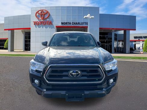 Used 2022 Toyota Tacoma SR5 w/ Technology Package image 5