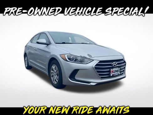 Used 2017 Hyundai Elantra SE image 1