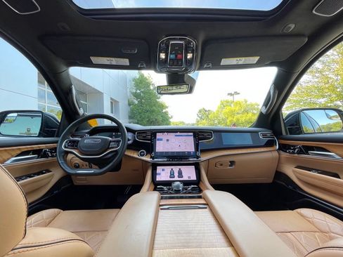 Used 2025 Jeep Grand Wagoneer Series III AWD/4WD image 33