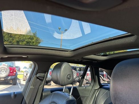 Used 2018 Mercedes-Benz GLC 300 4MATIC image 16