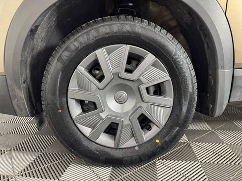 Used 2025 Nissan Kicks S AWD/4WD image 39