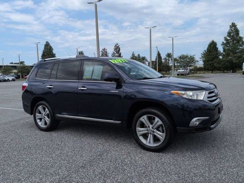 Used 2011 Toyota Highlander Limited w/ Tow Pkg FWD image 2
