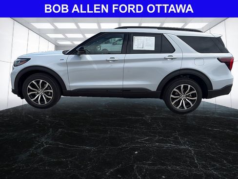 Used 2026 Ford Explorer ST-Line AWD/4WD image 2