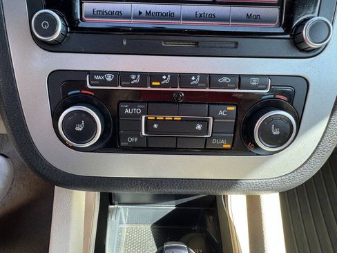Used 2012 Volkswagen Eos Komfort FWD image 17