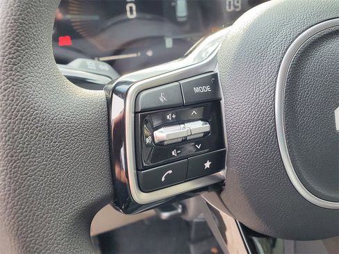 New 2026 Kia Carnival LX image 13