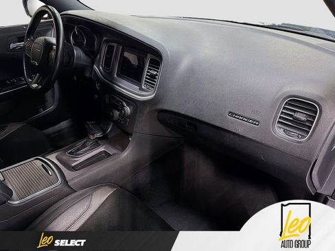 Used 2022 Dodge Charger SXT w/ Leather Interior Group RWD image 29