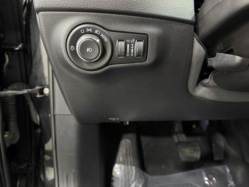 Used 2018 Jeep Compass Limited w/ Navigation Group image 30