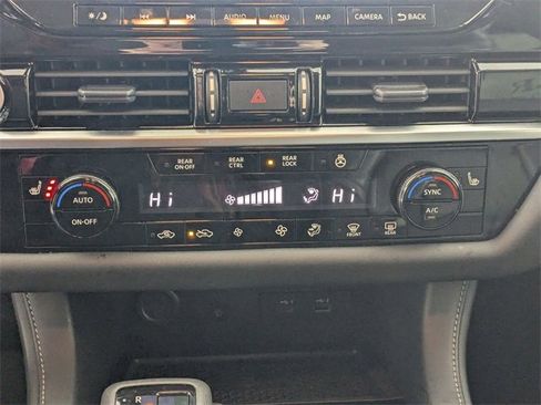 Used 2023 Nissan Pathfinder SL w/ Black Appearance Package image 22