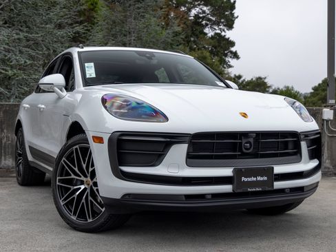 Certified 2026 Porsche Macan AWD/4WD image 9