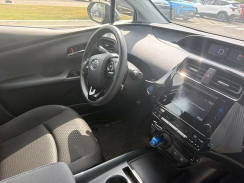 Used 2019 Toyota Prius LE AWD/4WD image 17