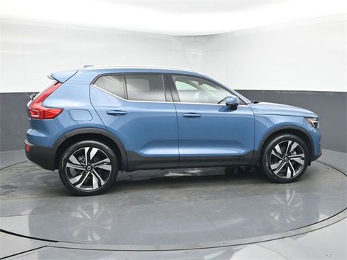 Used 2023 Volvo XC40 B5 Ultimate w/ Protection Package Premier image 8