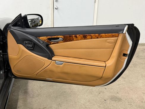 Used 2011 Mercedes-Benz SL 550 image 18