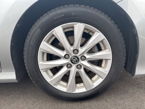 Used 2018 Toyota Camry LE image 9