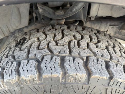 Used 2018 Nissan Titan SV w/ SV Convenience Package image 42