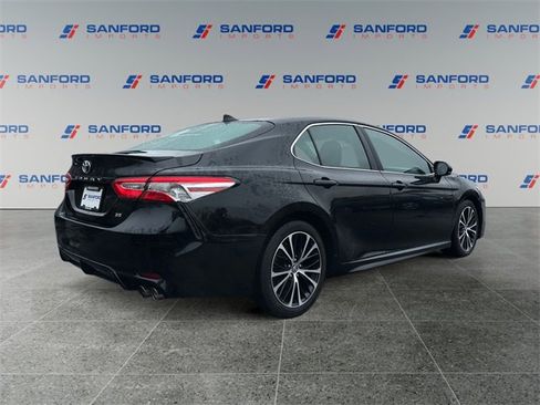 Used 2020 Toyota Camry SE image 5