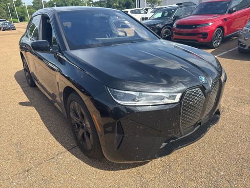 Used 2023 BMW iX xDrive50 w/ Premium Package AWD/4WD image 3