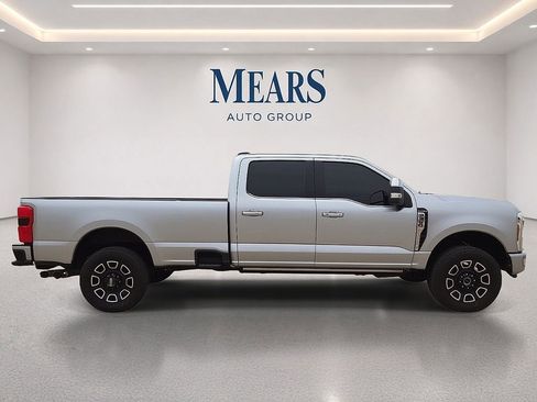 Used 2024 Ford F350 Platinum w/ FX4 Off-Road Package AWD/4WD image 6