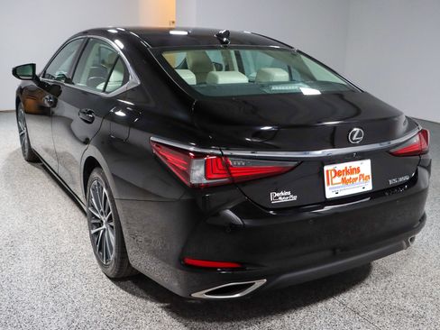 Used 2024 Lexus ES 350 w/ Premium Package FWD image 9