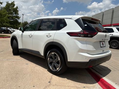 Used 2025 Nissan Rogue SV FWD image 8