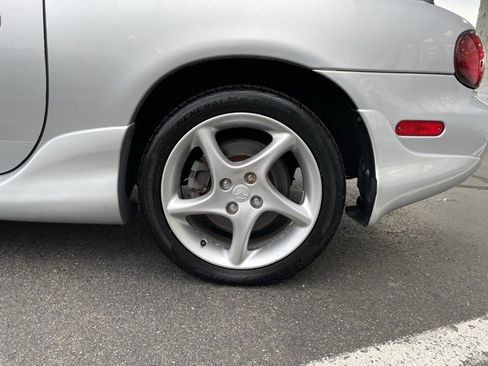 Used 2003 MAZDA MX-5 Miata image 23