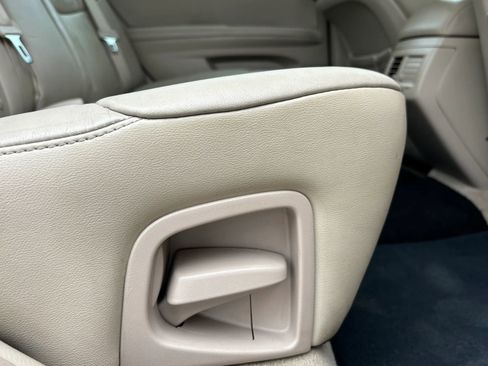 Used 2011 Toyota Avalon image 52