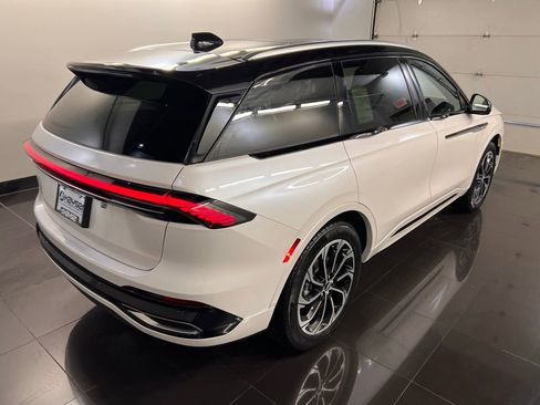 New 2026 Lincoln Nautilus Reserve image 6