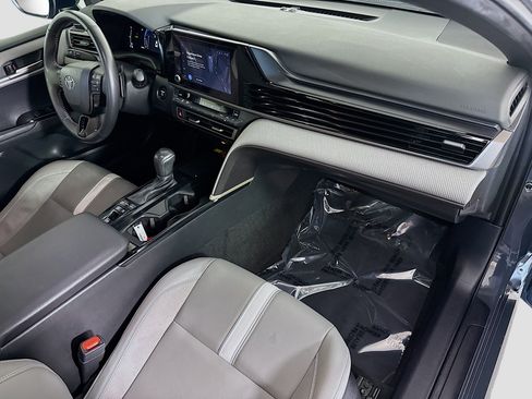 Used 2025 Toyota Camry SE image 30