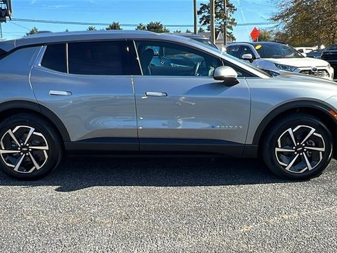 New 2026 Chevrolet Equinox EV LT image 4